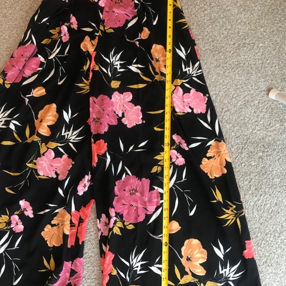 Guess Wide Leg Floral Pants - Picture 7 of 7